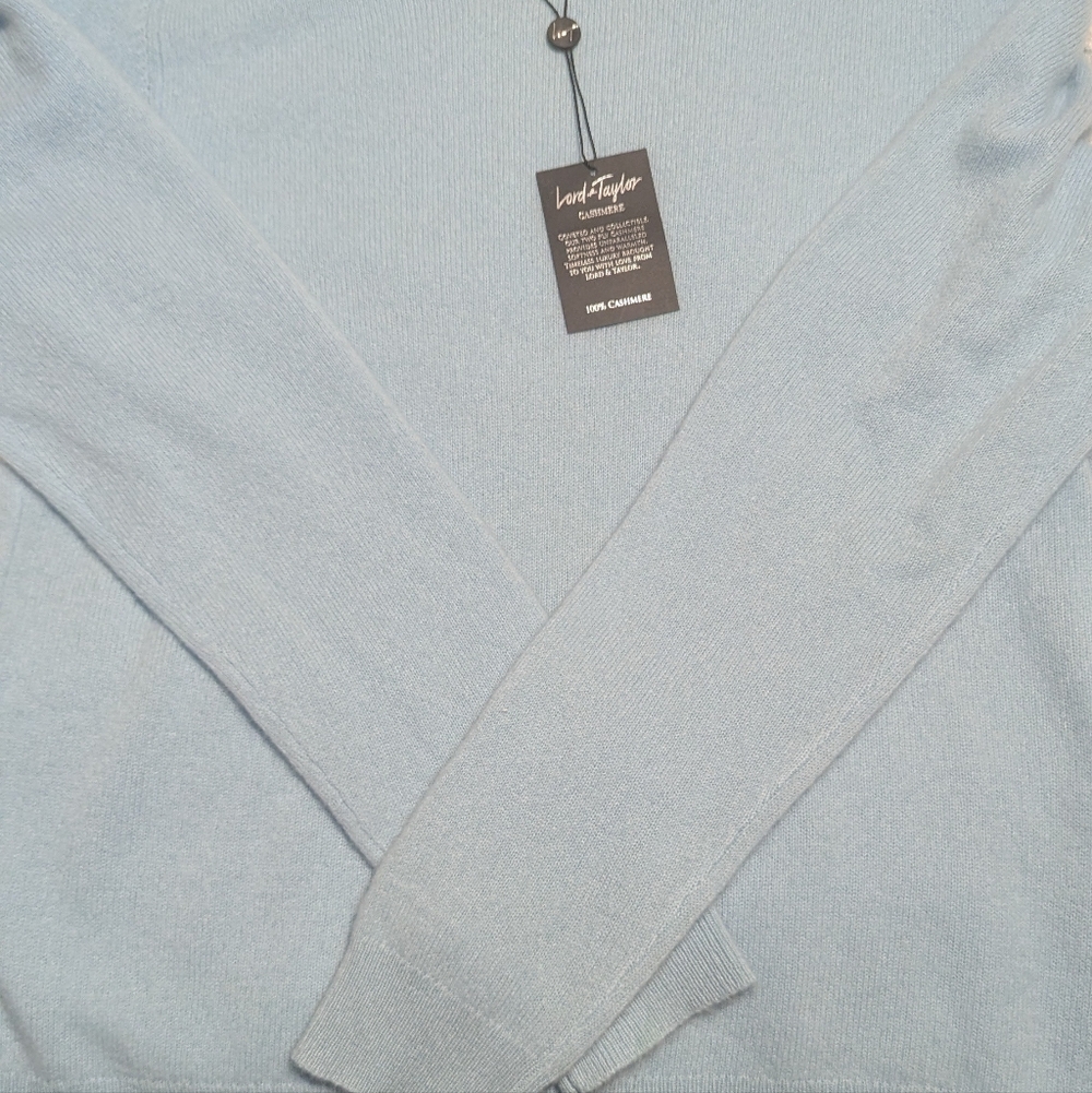Lord & Taylor Soft Blue Crewneck Sweater XL new W/Tag For Men Or For Women - Picture 2 of 4